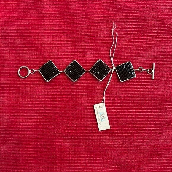 NWT pamelalynn & company black and silver color diamond shape link bracelet - Picture 2 of 6